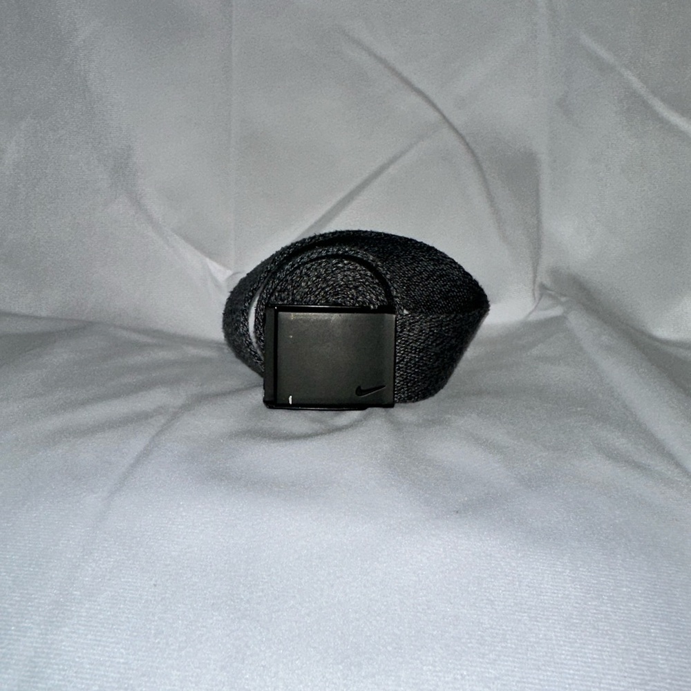 Nike Golf adjustable belt.